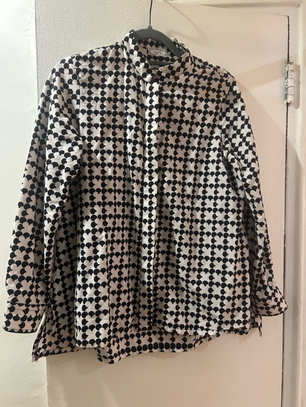 Zuri of Kenya Black & White A-line buttoned down shirt Ellipsis XS